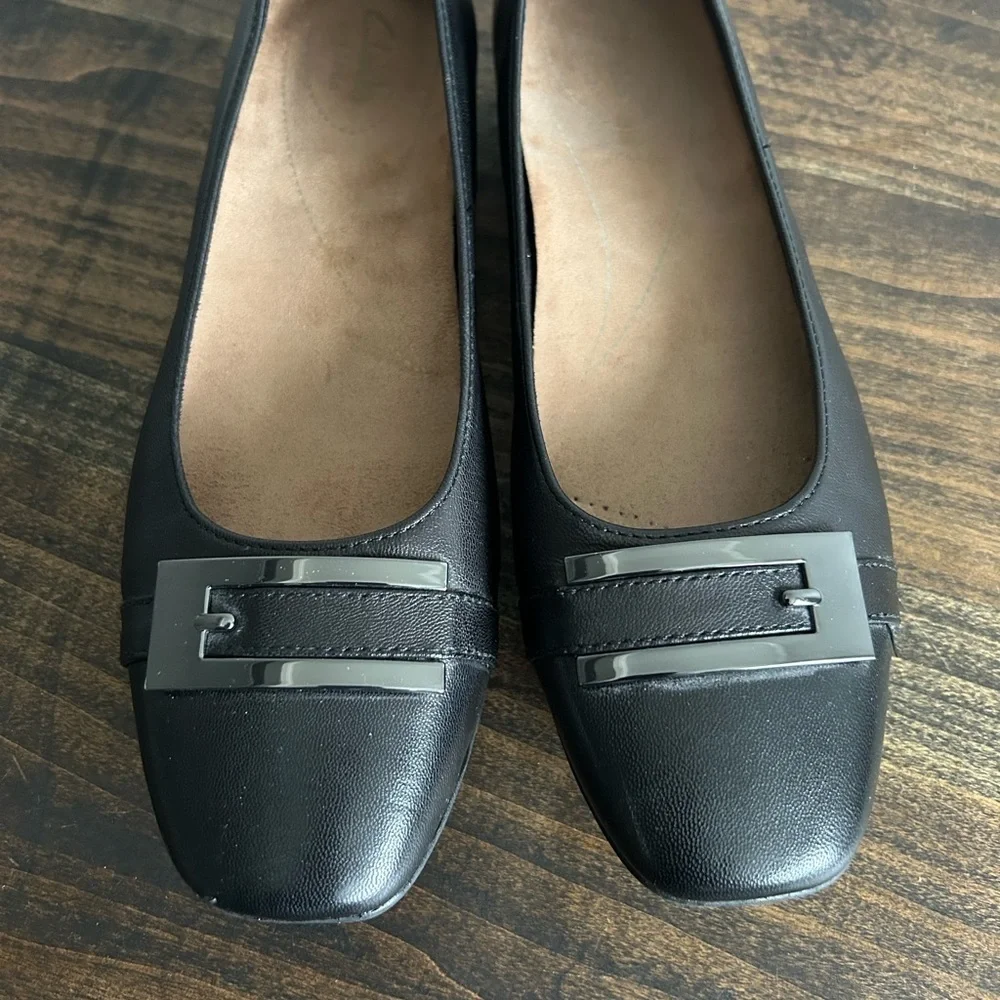 Clark’s Black Leather Women's Flats, Size 7.5 - Picture 3 of 11